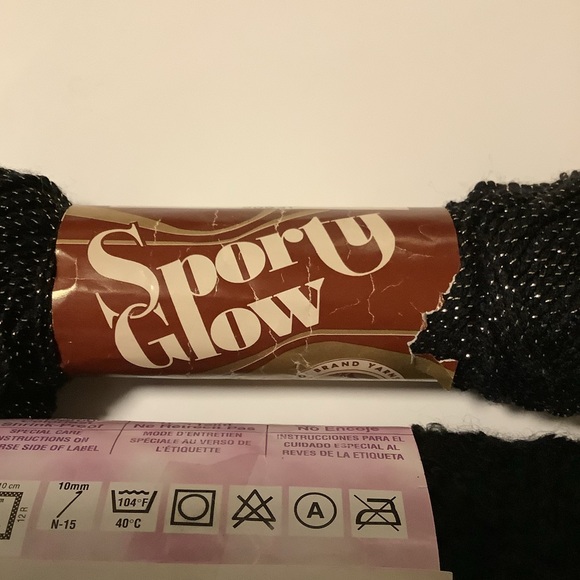 Lot VTG yarn Red Heart, Fox, Lion, Unknown but for small clothes - Picture 7 of 8